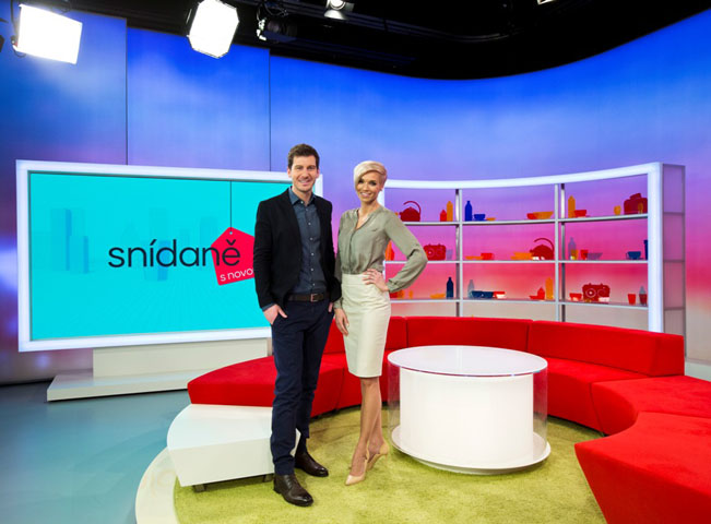Moderátoři Snídaně s Novou Hana Mašlíková a Petr Říbal v novém multifunkčním studiu, foto: TV Nova