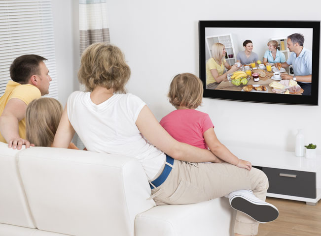 televize-rodina-sleduje-think-651
