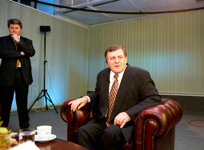 Snímek ze srpna 1998, kdy Slovenskou televizi pravidelně "okupoval" tehdejší premiér Vladimír Mečiar. O nezávislosti veřejnoprávního média mnozí pochybovali. Ilustrační foto Shutterstock.com / Northfoto