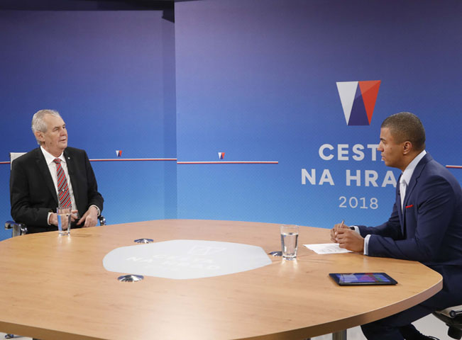 Prezident Miloš Zeman ve studiu TV Nova s Reyem Korantengem. Foto: archiv TV Nova