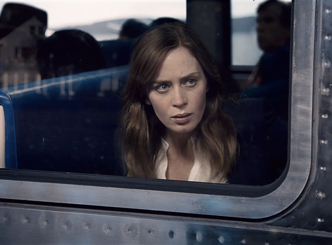 Prima KRIMI uvede televizní premiéru filmu Dívka ve vlaku v hlavní roli s Emily Blunt. Fotografii poskytla FTV Prima