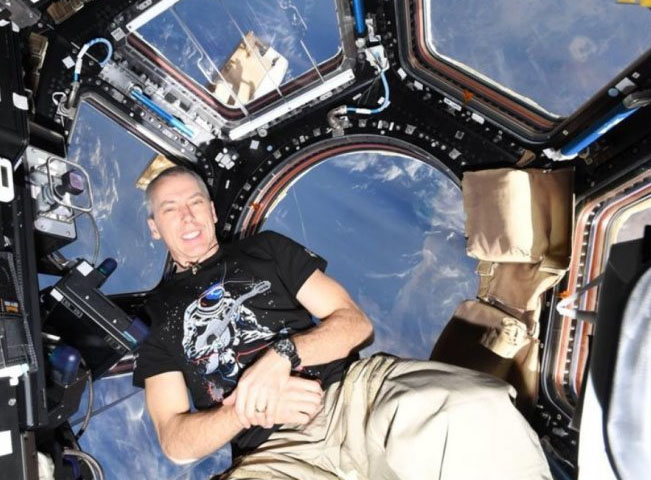 Andrew Feustel z paluby Mezinárodní vesmírné stanice. Zdroj: Česká televize