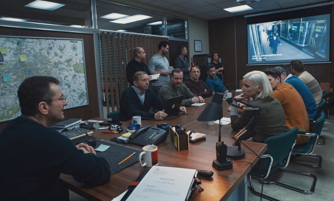 Třetí řada úspěšného epizodického kriminálního seriálu Případy 1.oddělení. Po šesti letech se vrací staří známí hrdinové s novými kauzami, v nové době. Setkáváme se se základním týmem znovu. Jsou o šest let starší. Mezitím se mnohé v jejich oboru proměnilo. Pachatelé jsou sebevědomější, odolnější. Moderní technologie proměňují chování společnosti. Facebook, Whatsapp, Instagram, Youtube, influenceři, koučové, nástup elektronické kriminality... Policie je teď spíš jako firma. Manažerský titul MBA je víc než kriminalistická praxe. Porady po skypu, elektronické knihy jízd, excelové tabulky na vše. Staré se potkává s novým.