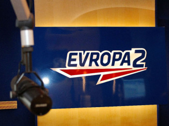 Logo ve studiu rádia Evropa 2. Foto: Evropa 2 / Lagardere Active ČR