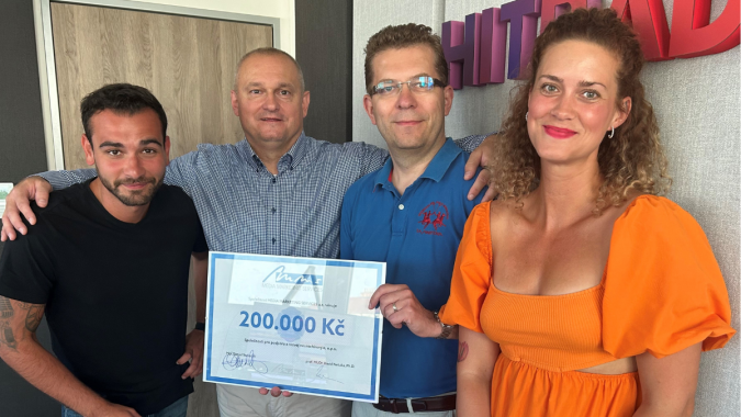 David Netuka Dan Sedláček předal za Media Bohemia ve vysílání šek na 200 tis. korun ...